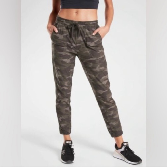 Athleta Farallon Jogger Pants in Camo Size 2 - Picture 1 of 12